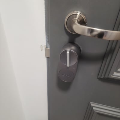 ידיד ומנעול חשמלי