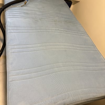 ניקוי מזרן עם מכשיר שאיבה