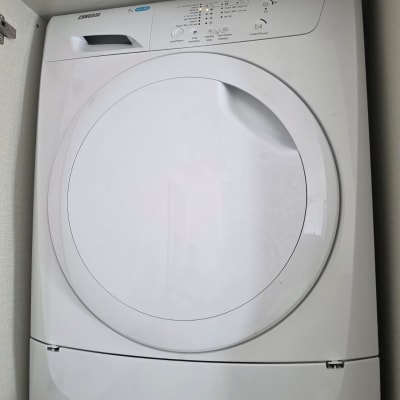 מייבש כביסה חשמלי עם כפתורים ותצוגה