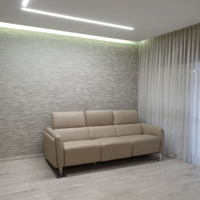 טפט קיר עם דוגמה גיאומטרית עדינה