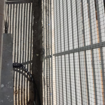 רשת למניעת כניסת יונים על מרפסת