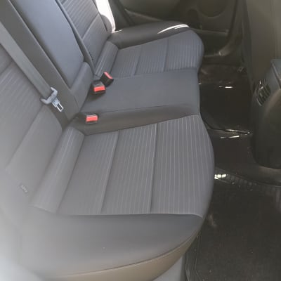 מושב רכב נקי לאחר ניקוי יסודי