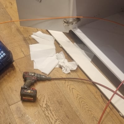 מכשיר צילום צנרת, מקדחה, ארון פתוח, צינור אדום