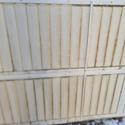 לוחות מלוכלכים עם סימני לכלוך