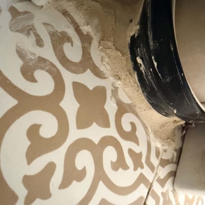 תמונה של צינור ותיקון ריצוף