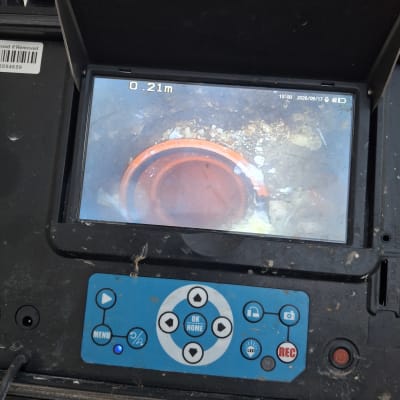 צילום מסך של סיב אופטי המציג בדיקת פנים צנרת ביוב
