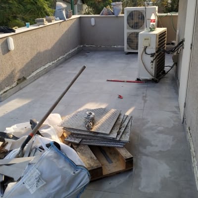 כלים וחומרים לאיטום על גג מרוצף