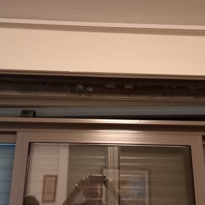 תריס גלילה חשמלי עם מנגנון פתוח