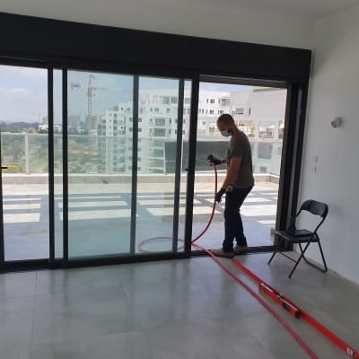 בדיקת ניקוזים במרפסת