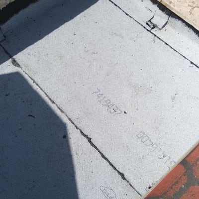 משטח איטום גג עם יריעות ביטומניות