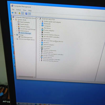 מחשב מציג את מנהל ההתקנים בחלון ניהול מחשב