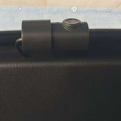 מצלמת רכב מותקנת על שמשה קדמית