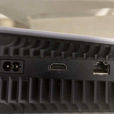 חיבורים למחשב: HDMI, LAN, חשמל