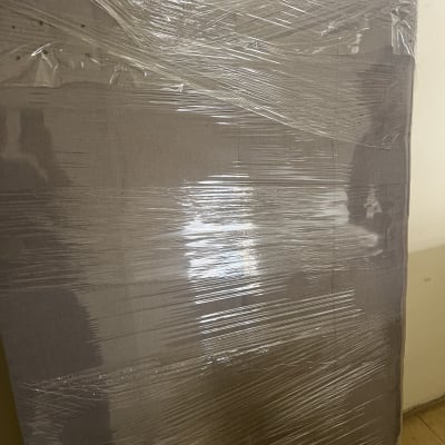 מזרן עטוף בניילון מוכן להובלה