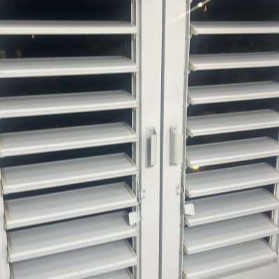 תריסים נקיים ומסודרים לאחר ניקוי