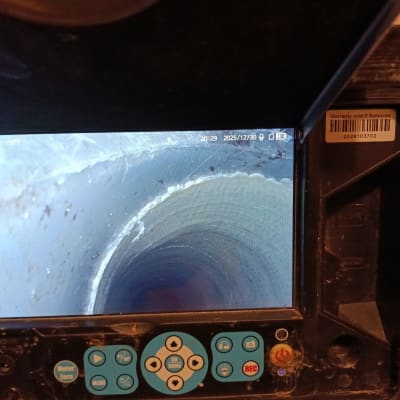 צילום מסך של מצלמת צנרת עם תצוגת פנים צינור