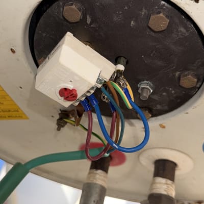 חיבורים וצנרת של דוד שמש