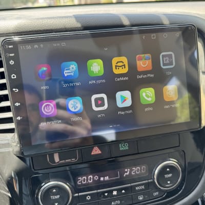 מסך מגע ברכב עם אפליקציות שונות, בקרת אקלים