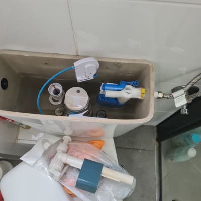 חלקי אסלה פתוחה עם מנגנון צנרת