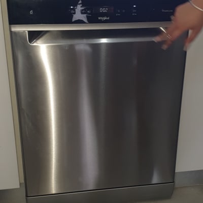 מדיח כלים נירוסטה עם לוח בקרה דיגיטלי