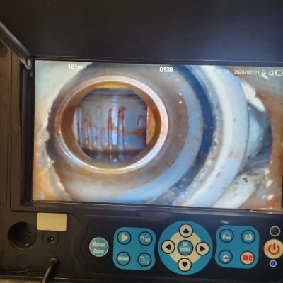 צילום מסך של מצלמה בתוך צינור עם שליטה מרחוק