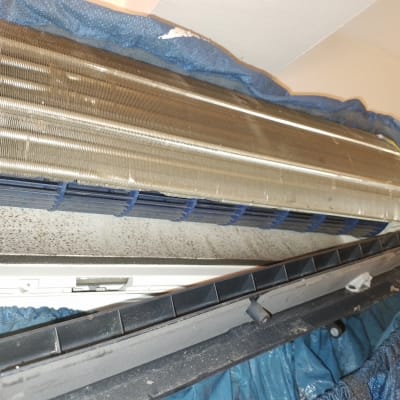 יחידת מיזוג אוויר פתוחה עם סליל מתכת