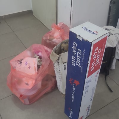 קופסת דוד שמש של כרומגן על הרצפה