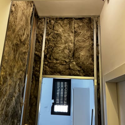 קיר גבס בבנייה עם בידוד פנימי