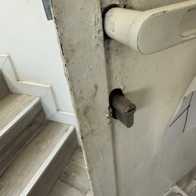 החלפת צילינדר חדש בדלת מתכת כבדה או דלת ממ"ד