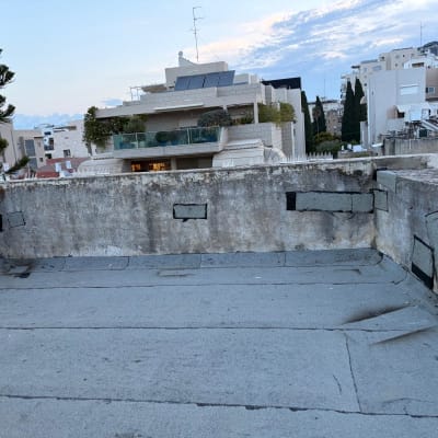 איטום גג שטוח ותיקון יריעות ביטומניות על המעקה