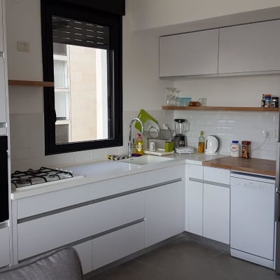 מטבח לאחר תיכנון המעצבת וביצוע הנגר