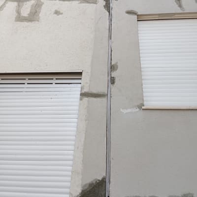 קירות עם תיקוני איטום בטיח אפור