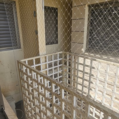 רשת למניעת כניסת יונים במבנה