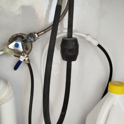 צינורות וחיבורים מתחת לכיור, עבודה בתחום האינסטלציה