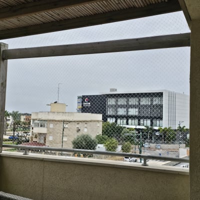 רשת למניעת כניסת יונים במרפסת