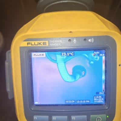 תמונה תרמית של צינור עם טמפרטורה 23.1 מעלות צלזיוס