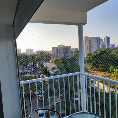 רשת על מרפסת למניעת כניסת יונים