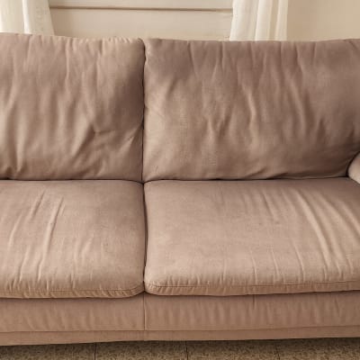 ניקוי ספה עם מכשיר שאיבה ידני