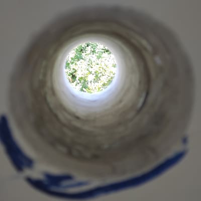 צינור עגול עם פתיחה לאור