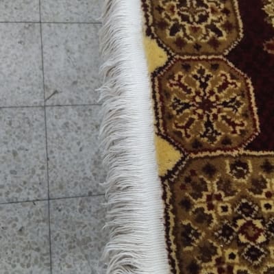 שטיח עם דוגמה על רצפה, קשור לניקוי ספות