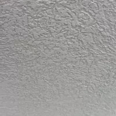 תקרת גבס עם טקסטורה מחוספסת