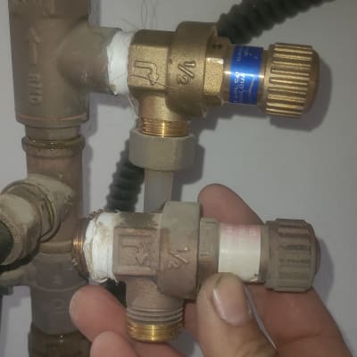 שסתומים ומחברים של דוד שמש עם צינורות