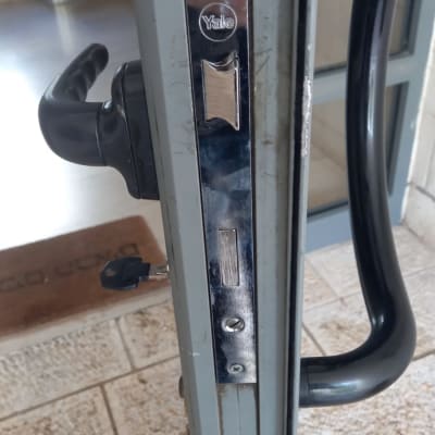 מנעול דלת עם ידית ומפתח