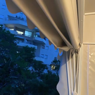 סוכך מתקפל בצבע בז