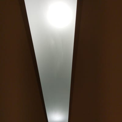 תאורה תקרה עם נורה דולקת