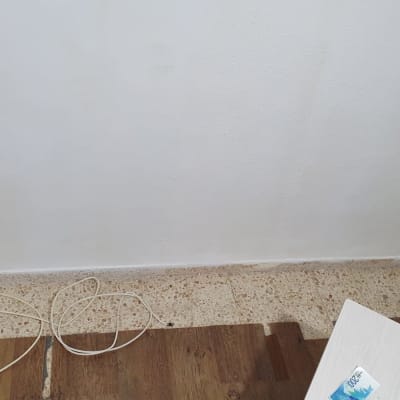 חיבור פרקט עץ לרצפה קיימת עם כבלים