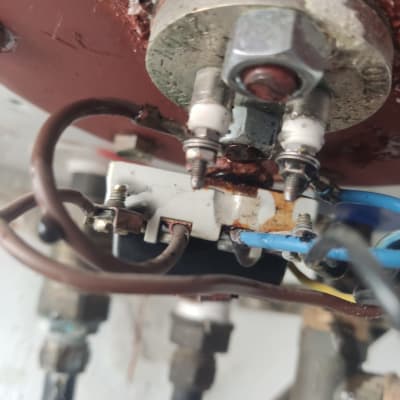 חיבורים חשמליים ודודים בדוד שמש