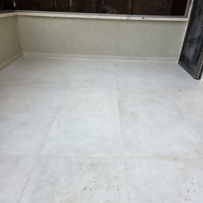 מרפסת עם ריצוף חדש ואיטום