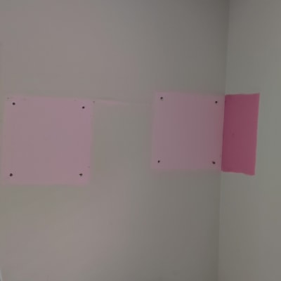 תיקון קיר עם טלאי צבע ורוד