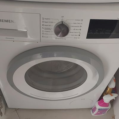 מכונת כביסה סימנס עם לוח בקרה ותוכניות כביסה